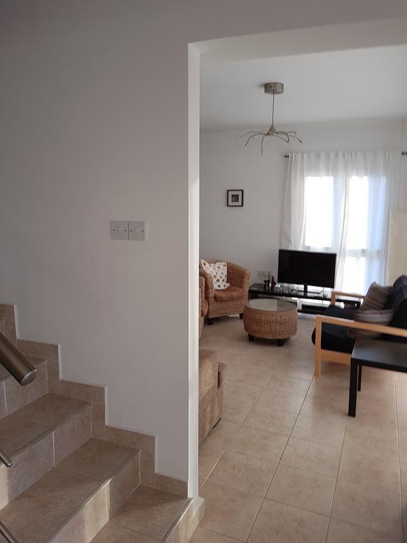 Aphrodite Beachfront Penthouse Apartment Ghaziveran Buitenkant foto