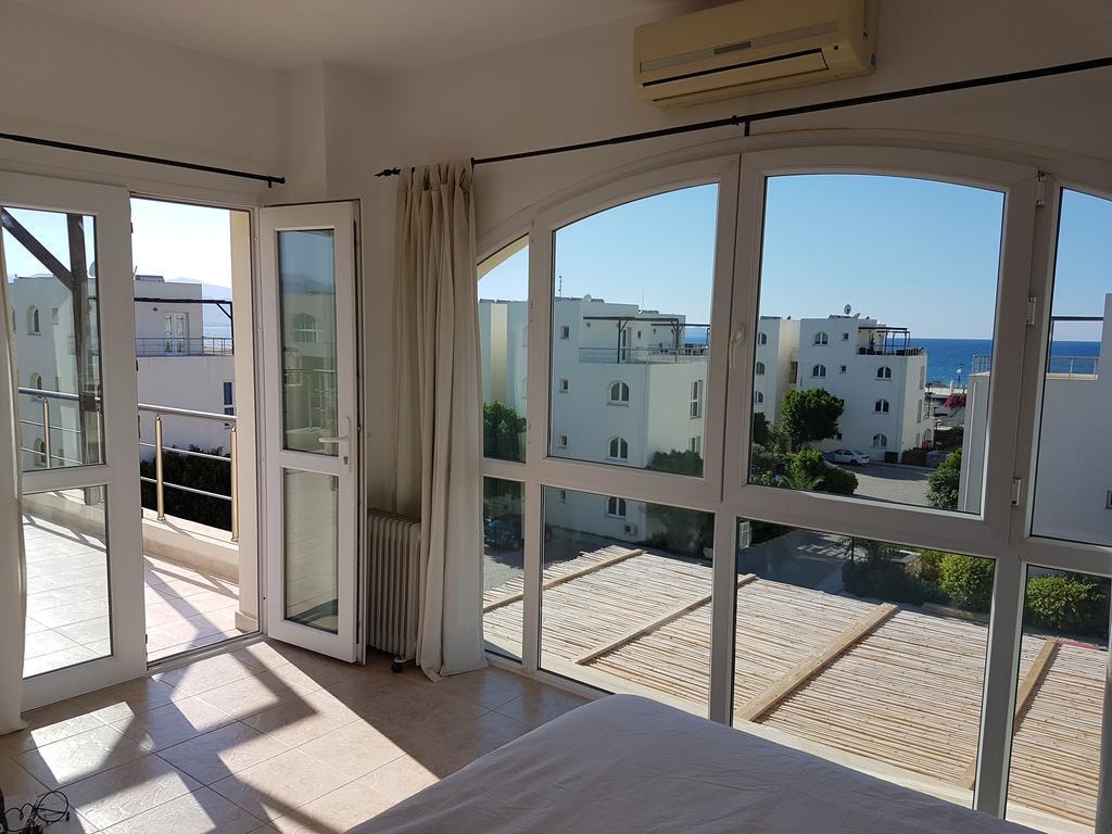 Aphrodite Beachfront Penthouse Apartment Ghaziveran Buitenkant foto